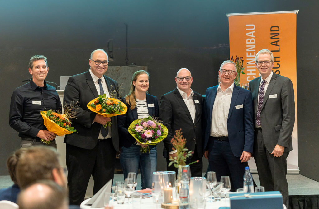 Gruppenbild des Maschinenbaunetzwerks: V. li.: Marco Horn, Prof. Dr. Peter Gust, Anne Gebuhr, Stefan Vogelskamp, Hans-Jürgen Alt und Dr. Andreas Groß bei der Jubiläumsfeier.